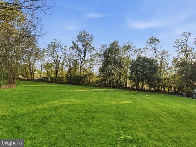 7 BEVERLY CT, Carlisle, PA 17015