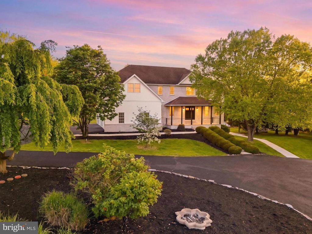7 BEVERLY CT, Carlisle, PA 17015
