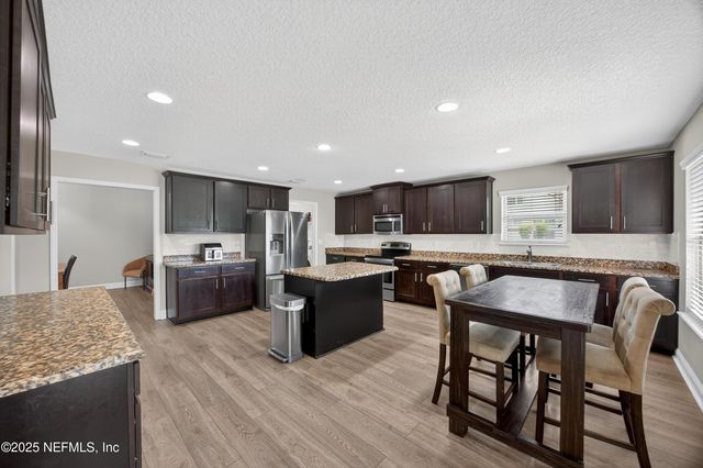 7896 DAWSONS CREEK Drive, Jacksonville, FL 32222