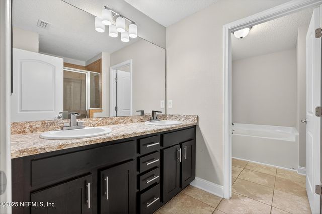 7896 DAWSONS CREEK Drive, Jacksonville, FL 32222