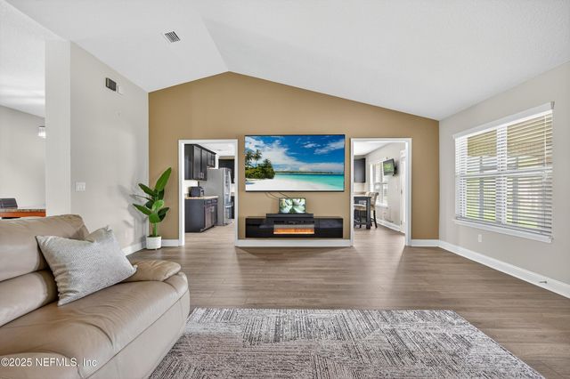 7896 DAWSONS CREEK Drive, Jacksonville, FL 32222