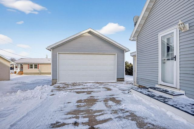 704 2nd Street, Parkersburg, IA 50665