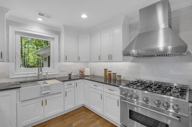 128 Edgecombe Road, Spartanburg, SC 29307