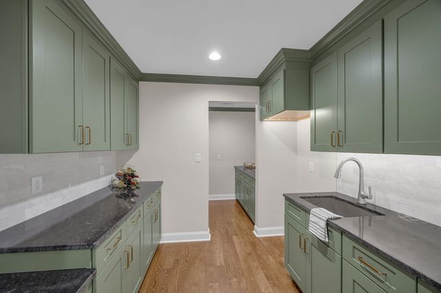 128 Edgecombe Road, Spartanburg, SC 29307