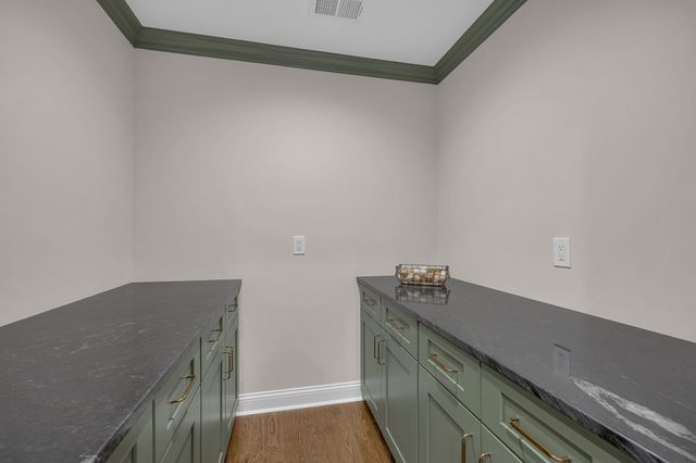 128 Edgecombe Road, Spartanburg, SC 29307