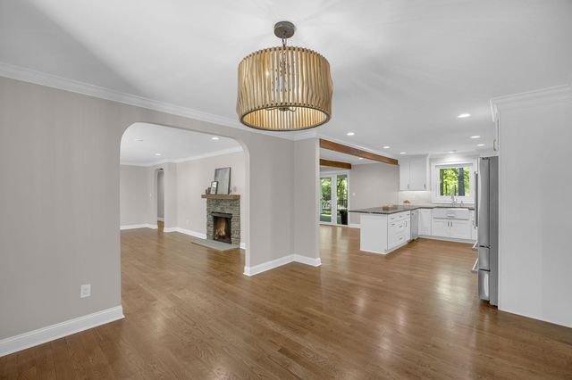 128 Edgecombe Road, Spartanburg, SC 29307