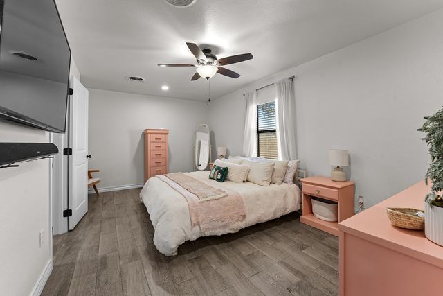 306 S Eisenhower Dr, Midland, TX 79703