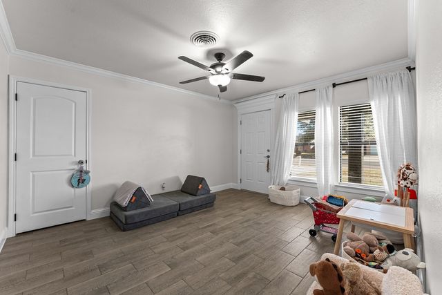 306 S Eisenhower Dr, Midland, TX 79703