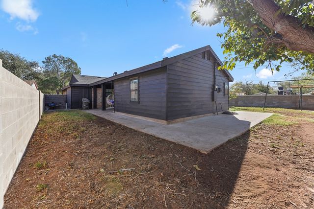 306 S Eisenhower Dr, Midland, TX 79703