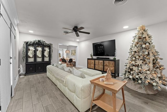 306 S Eisenhower Dr, Midland, TX 79703