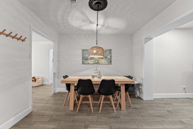 306 S Eisenhower Dr, Midland, TX 79703