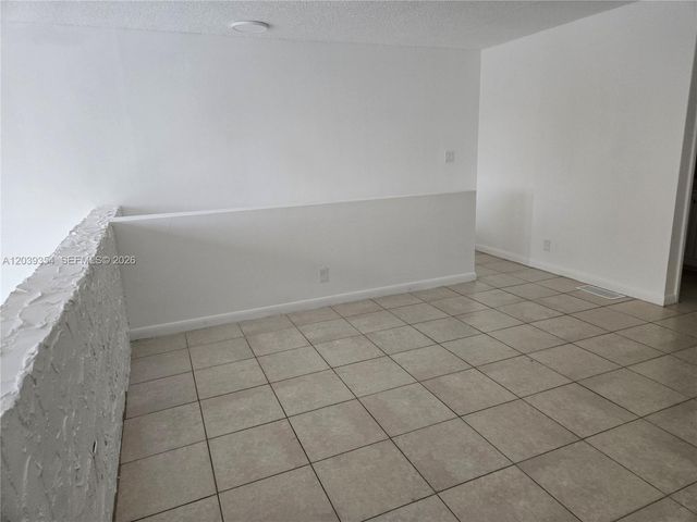 17901 NW 68 AV Q-201, Miami Lakes, FL 33015