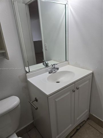 17901 NW 68 AV Q-201, Miami Lakes, FL 33015
