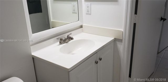 17901 NW 68 AV Q-201, Miami Lakes, FL 33015