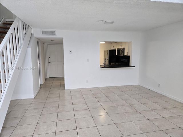 17901 NW 68 AV Q-201, Miami Lakes, FL 33015