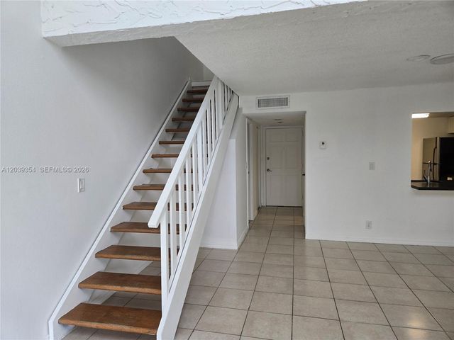 17901 NW 68 AV Q-201, Miami Lakes, FL 33015