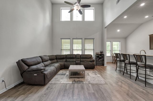 6185 White Oak Leaf Loop, Conroe, TX 77303