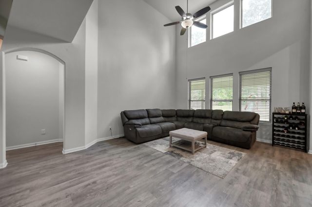 6185 White Oak Leaf Loop, Conroe, TX 77303