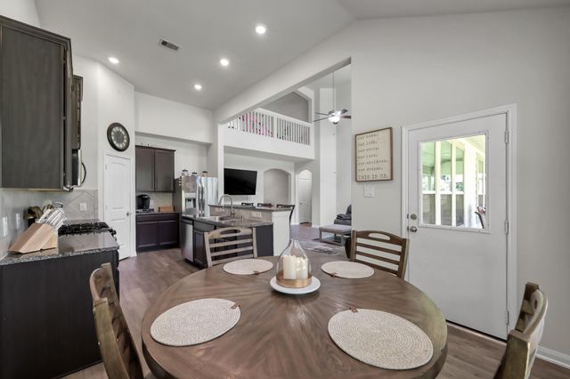 6185 White Oak Leaf Loop, Conroe, TX 77303