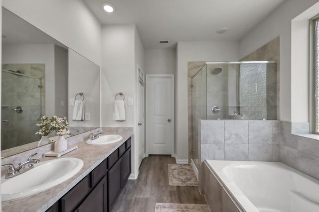 6185 White Oak Leaf Loop, Conroe, TX 77303