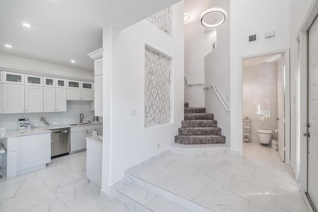 401 Resort Lane, Palm Beach Gardens, FL 33418