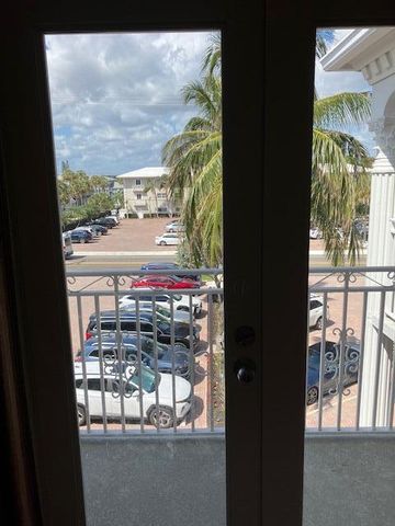 1199 Hillsboro Mile 323, Hillsboro Beach, FL 33062