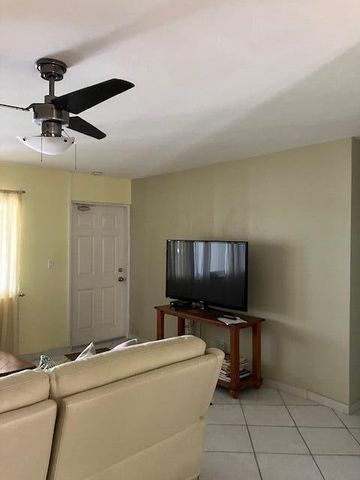 1199 Hillsboro Mile 323, Hillsboro Beach, FL 33062