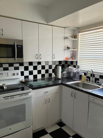 1199 Hillsboro Mile 323, Hillsboro Beach, FL 33062