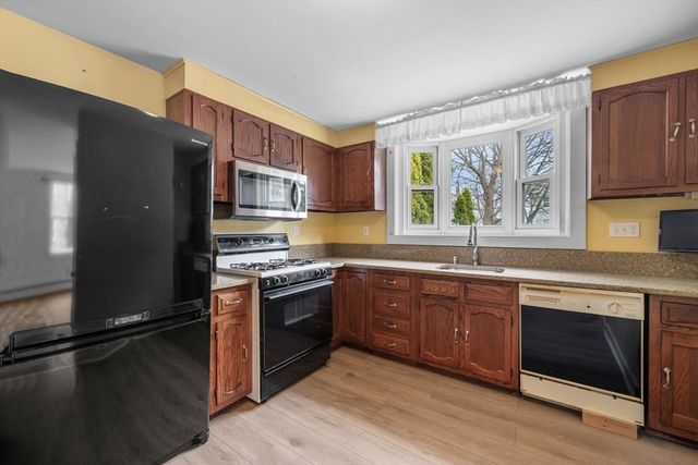 54 Rowland St, Marblehead, MA 01945