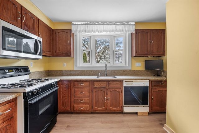 54 Rowland St, Marblehead, MA 01945