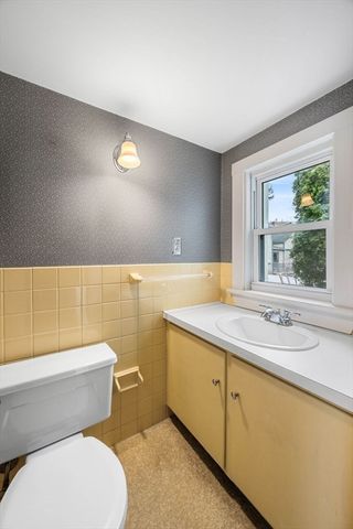 54 Rowland St, Marblehead, MA 01945