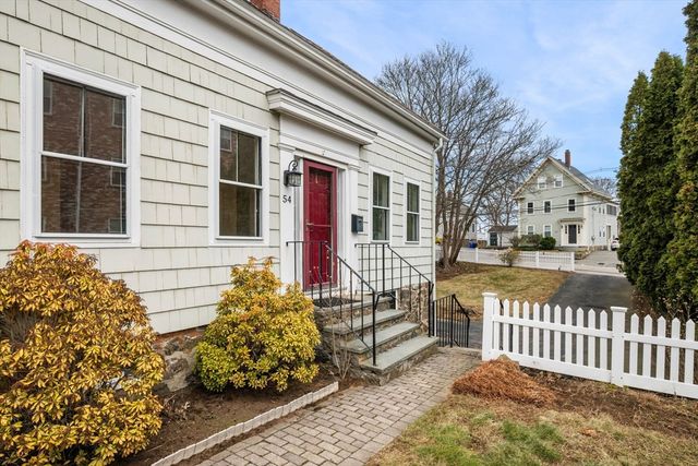 54 Rowland St, Marblehead, MA 01945