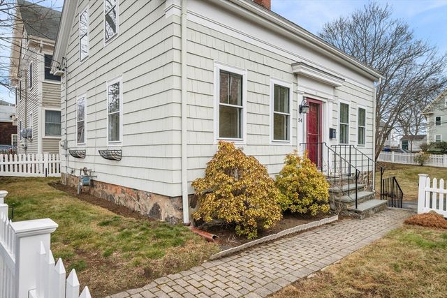 54 Rowland St, Marblehead, MA 01945