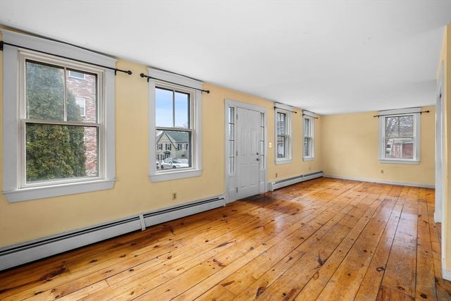 54 Rowland St, Marblehead, MA 01945