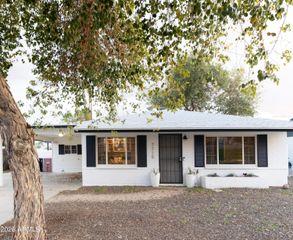 7715 E EARLL Drive, Scottsdale, AZ 85251