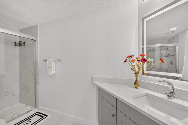 900 19th Ave S Apt 905, Nashville, TN 37212