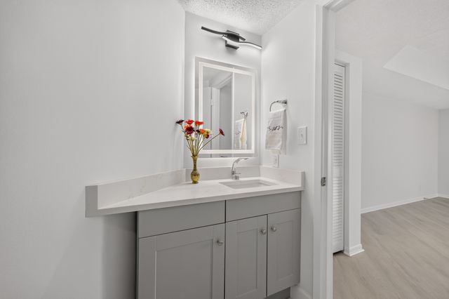 900 19th Ave S Apt 905, Nashville, TN 37212