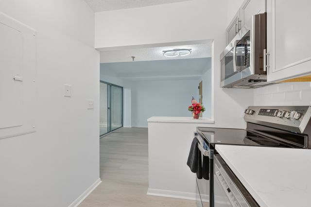 900 19th Ave S Apt 905, Nashville, TN 37212