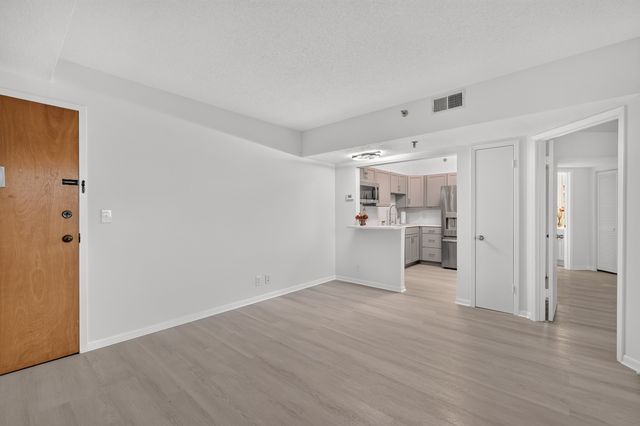 900 19th Ave S Apt 905, Nashville, TN 37212