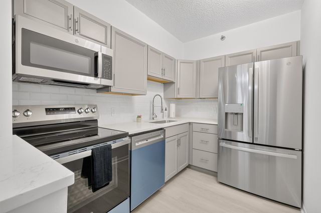900 19th Ave S Apt 905, Nashville, TN 37212