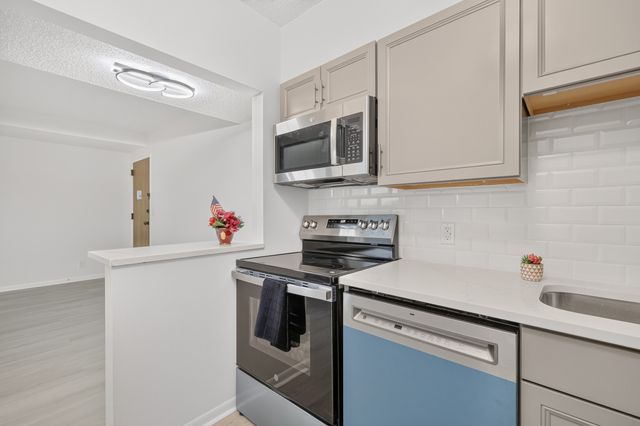 900 19th Ave S Apt 905, Nashville, TN 37212