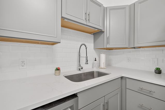 900 19th Ave S Apt 905, Nashville, TN 37212