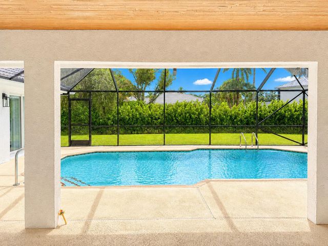 15545 Meadow Wood Drive, Wellington, FL 33414