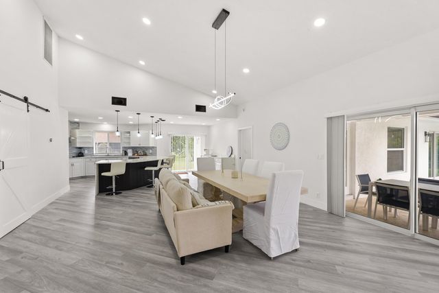 15545 Meadow Wood Drive, Wellington, FL 33414