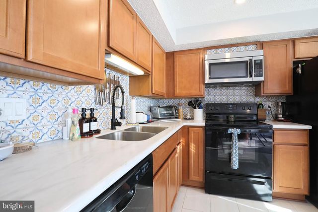 13568 BENTLEY CIR, Woodbridge, VA 22192