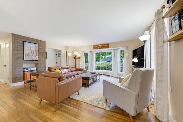 739 N Moreland BOULEVARD, Waukesha, WI 53188