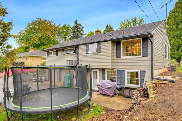 739 N Moreland BOULEVARD, Waukesha, WI 53188