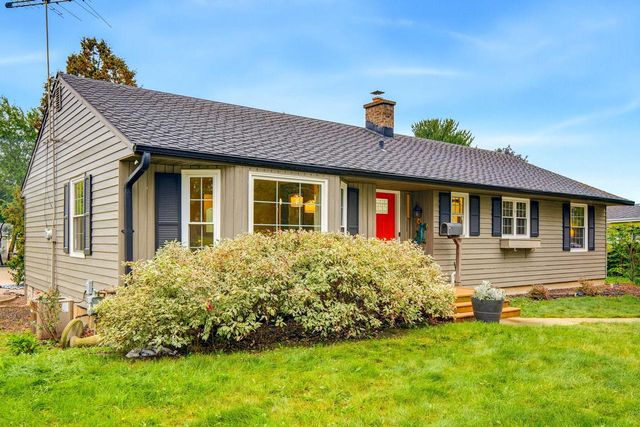 739 N Moreland BOULEVARD, Waukesha, WI 53188