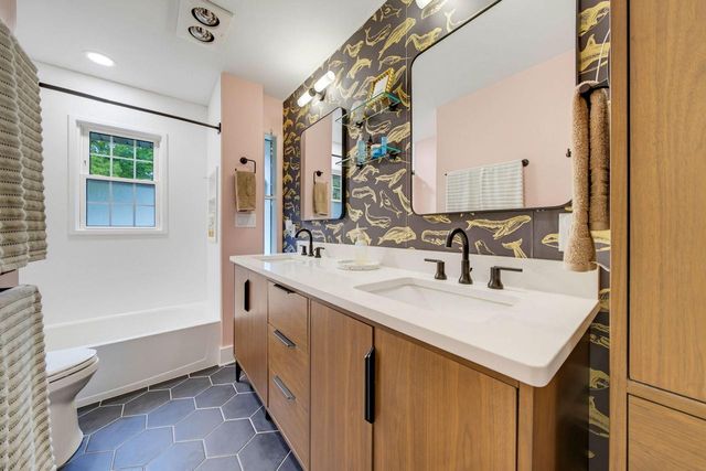 739 N Moreland BOULEVARD, Waukesha, WI 53188