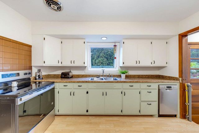 739 N Moreland BOULEVARD, Waukesha, WI 53188